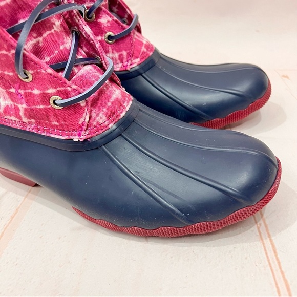 NEW Sperry Saltwater Ankle Rubber Duck Rain Snow Winter Boots Magenta Tie Dye - Picture 5 of 16